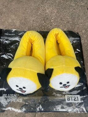 NEW BT21 CHIMMY Plush Indoor Slippers size 6-8 women’s